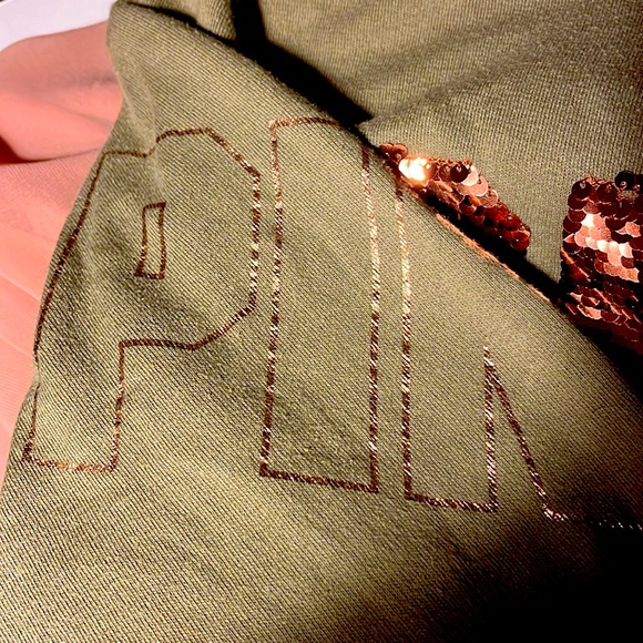 PINK VICTORIAS SECRET GREEN RUST SEQUINS GOLD SCRIPT SLEEVE CROP HOODIE LARGE - Picture 12 of 13